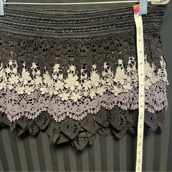 Tiered lace shorts - Picture 4 of 9